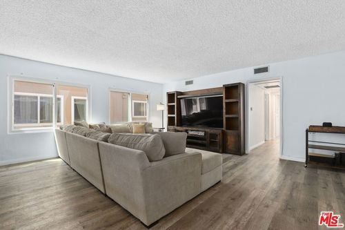apt-e-322 E Spruce Ave, Inglewood, CA, 90301-6247 | Card Image