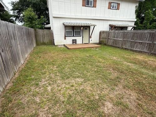 201 W Mink St, Willis, TX, 77378 | Card Image