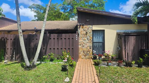 2-48-532 Briarwood Cir, Hollywood, FL, 33024-1398 | Card Image