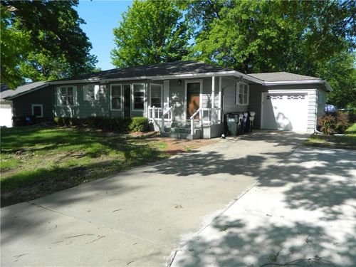 923 Crestline Dr, Lawrence, KS, 66049-2606 | Card Image