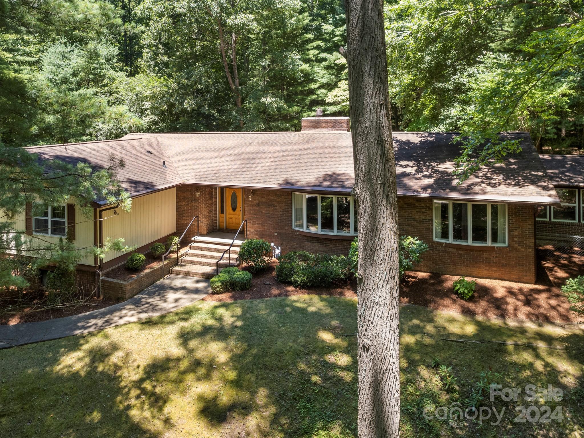 Ballantree Dr, Asheville, NC 28803