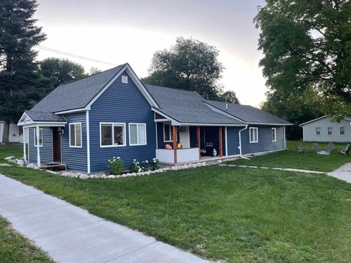 7786 E State St, Central Lake, MI, 49622-9213 | Card Image