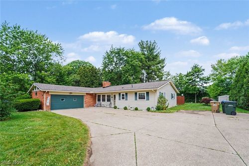 693 Woodbrook Rd, Cuyahoga Falls, OH, 44223-2753 | Card Image