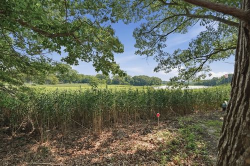 4 Point St, Assonet, MA, 02702-1382 | Card Image