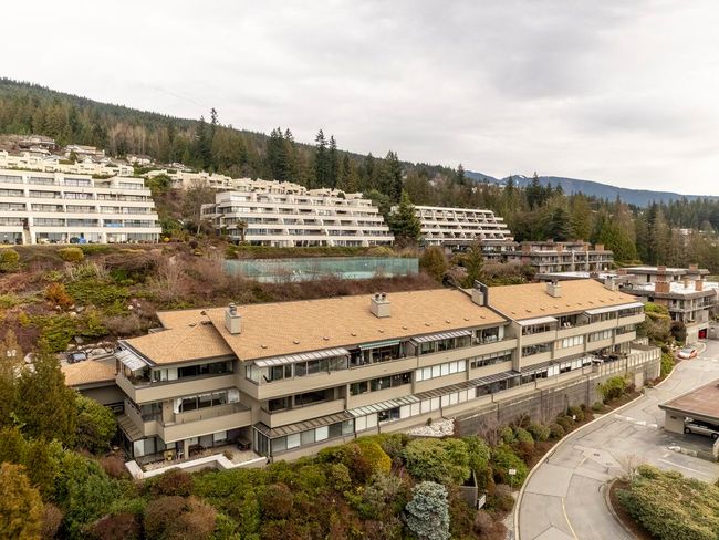 60 - 2212 Folkestone Way, Condo with 2 bedrooms, 2 bathrooms and 2 parking in West Vancouver BC | Image 29