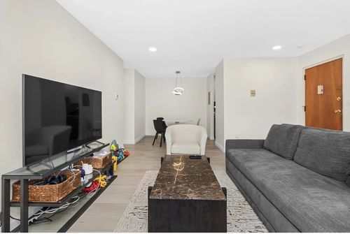 apt-b4-251 Rock St, Norwood, MA, 02062-4941 | Card Image