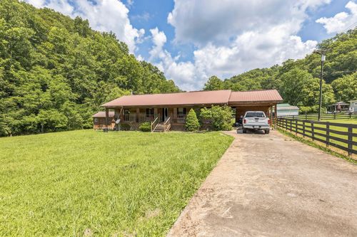 30 Country Ln, Prestonsburg, KY, 41653-8991 | Card Image
