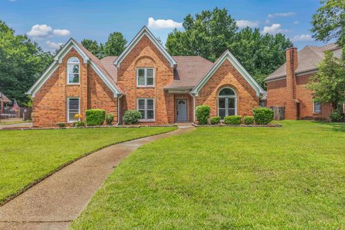 8756 Riverwood Farms Pkwy, Cordova, TN, 38016-6118 | Card Image