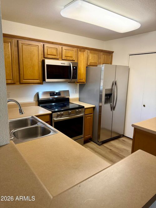 202-1880 E Morten Ave, Phoenix, AZ, 85020-4672 | Card Image