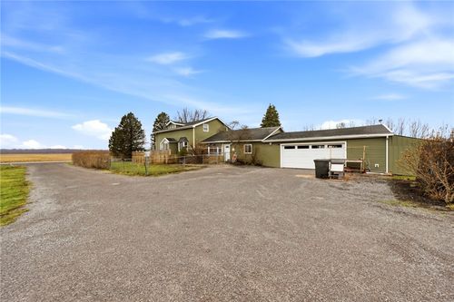 3661 Long Bridge Rd, Albion, NY, 14411-9122 | Card Image