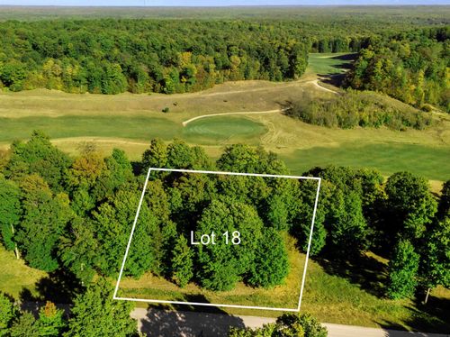 18 Heather Ridge Trl, Beulah, MI, 49617-8552 | Card Image