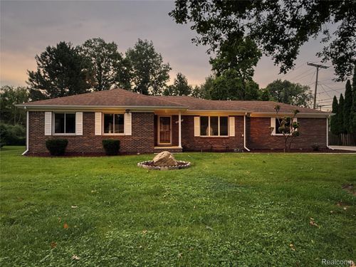 45440 Wakefield St, Shelby Township, MI, 48317-4754 | Card Image
