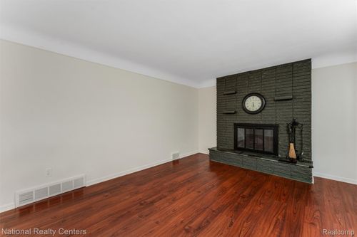 30559 Fairfax St, Southfield, MI, 48076-1588 | Card Image