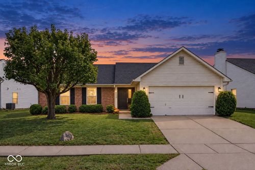 10635 Aspen Dr, Fishers, IN, 46037-8571 | Card Image