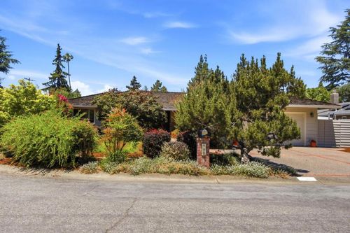 950 Black Mountain Ct, Los Altos, CA, 94024-5002 | Card Image