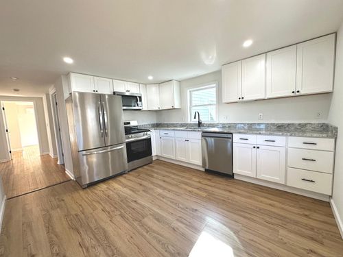 32 Quarry St, Willimantic, CT, 06226-1239 | Card Image