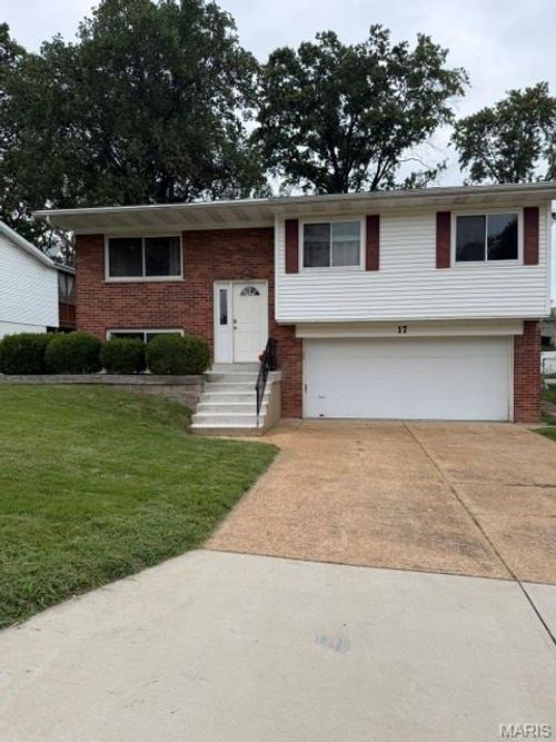 17 Saint Lawrence Dr, Ballwin, MO, 63021-5262 | Card Image