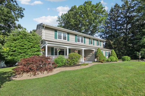 1 Martha Ln, Pearl River, NY, 10965-2155 | Card Image