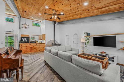 397 Happy Valley Ln, Berkeley Springs, WV, 25411-4644 | Card Image