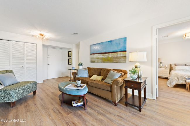 Front room | Image 4