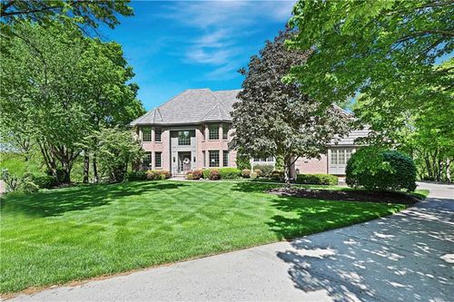 60 W Dundee Ct, Village Of Loch Lloyd, MO, 64012-4168 | Card Image