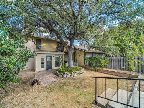 408 Summit Cir, Fredericksburg, TX, 78624-5032 | Card Image