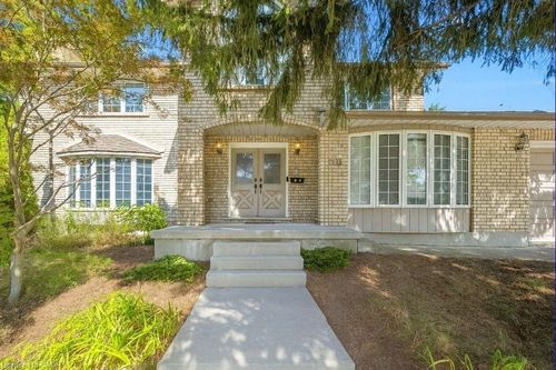701 University Ave E, Waterloo, ON, N2K3V1 | Card Image