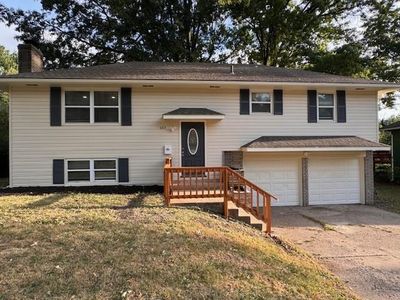 Bi-level home with a garage and a front yard | Image 1