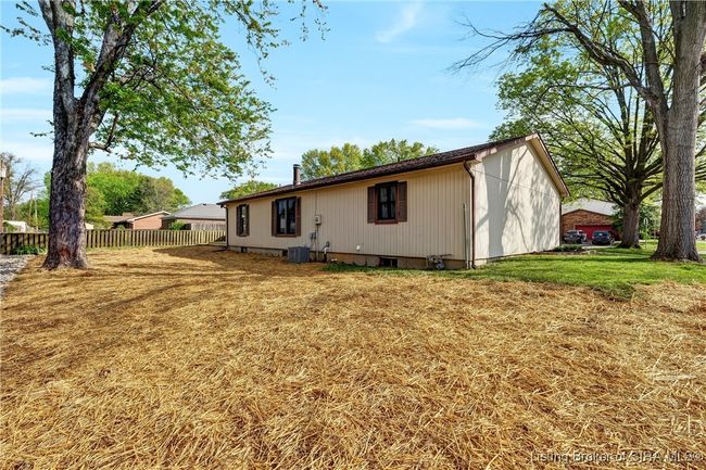1801 Cliffwood Ct, Home with 4 bedrooms, 3 bathrooms and null parking in New Albany IN | Image 44