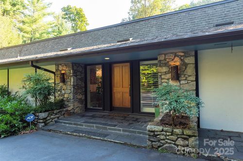 18 Forest Rd, Asheville, NC, 28803-2908 | Card Image