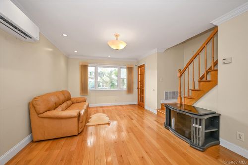 6418 217th St, Oakland Gardens, NY, 11364-2236 | Card Image