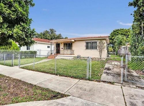 831 Nw 21st Ct, Miami, FL, 33125-3436 | Card Image