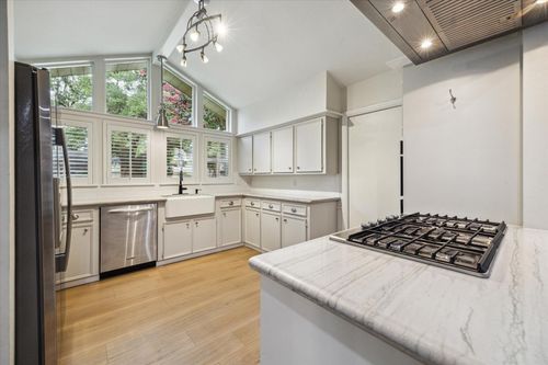 10002 Wickersham Ln, Houston, TX, 77042-3106 | Card Image