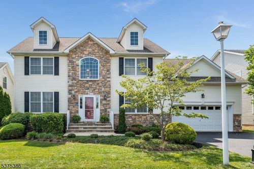 12 Higgins Ct, Flemington, NJ, 08822-6830 | Card Image