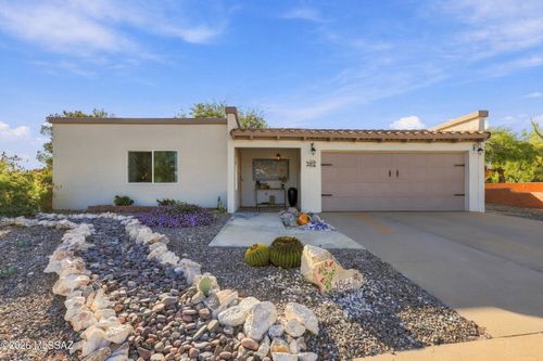1866 S Abrego Dr, Green Valley, AZ, 85614-1402 | Card Image