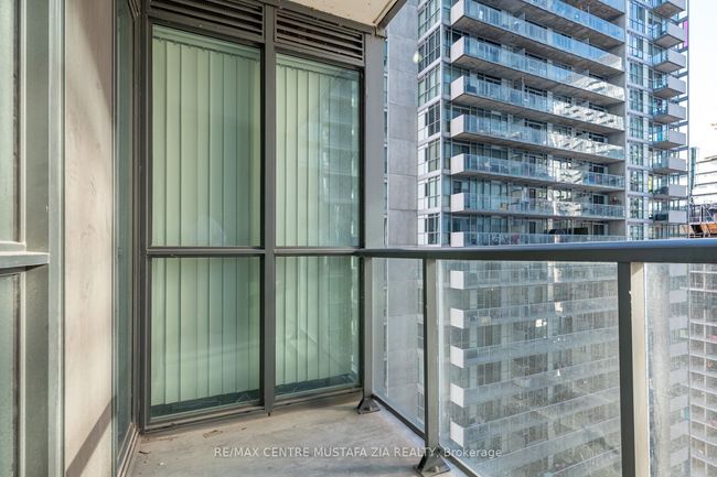 2501 - 88 Blue Jays Way, Condo with 2 bedrooms, 1 bathrooms and null parking in Toronto ON | Image 22