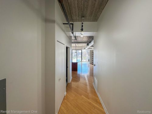 unit-330-101 Curry Ave, Royal Oak, MI, 48067-4231 | Card Image