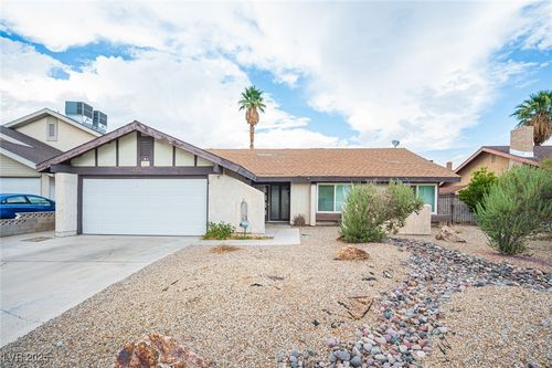 6616 Treadway Ln, Las Vegas, NV, 89103-3138 | Card Image