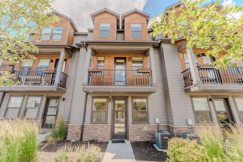 63087 Boyd Acres Rd, Bend, OR, 97701-8511 | Card Image