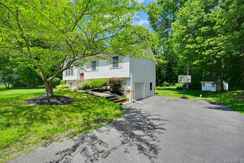 5 Thompson Ct, Campbell Hall, NY, 10916-2734 | Card Image