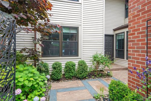 23 Estates Ter N, Manhasset, NY, 11030-4033 | Card Image