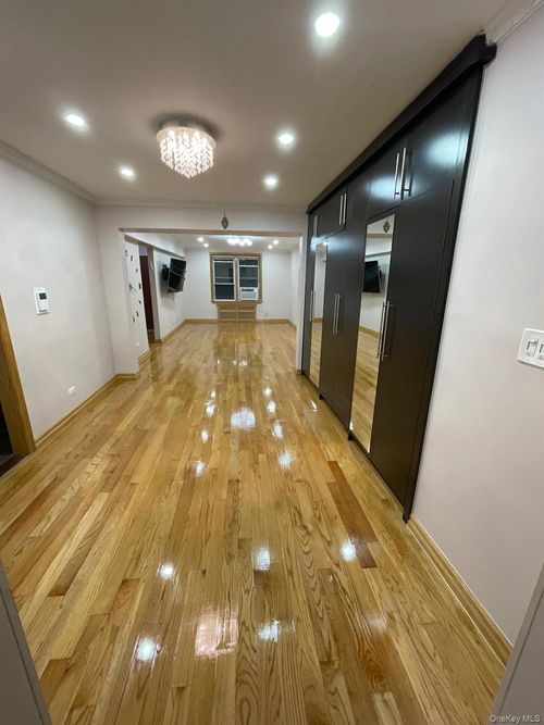 apt-5h-105 65th Ave, Forest Hills, NY, 11375-1806 | Card Image