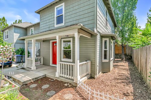 835 Blackberry Ln, Ashland, OR, 97520-1464 | Card Image