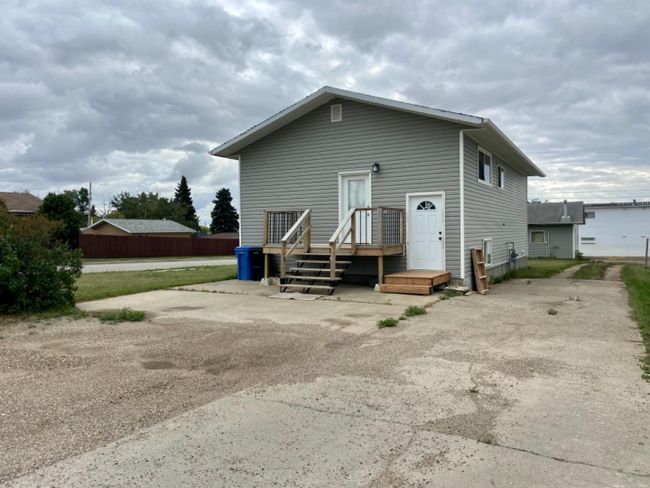 10712 113 Street, Home with 3 bedrooms, 2 bathrooms and 8 parking in Fairview AB | Image 29