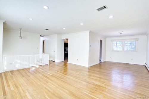 12 Van Gogh Ln, Airmont, NY, 10901-7726 | Card Image