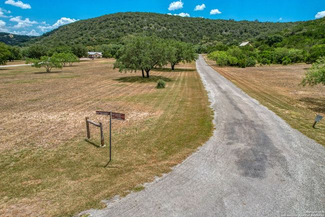 457 N Tomahawk Way, House other with 4 bedrooms, 3 bathrooms and null parking in Concan TX | Image 55