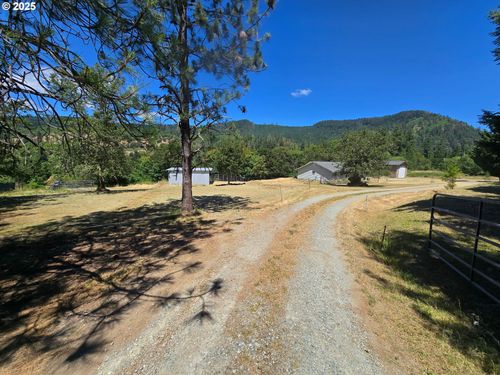 2157 Ferguson Ln, Days Creek, OR, 97429-9714 | Card Image