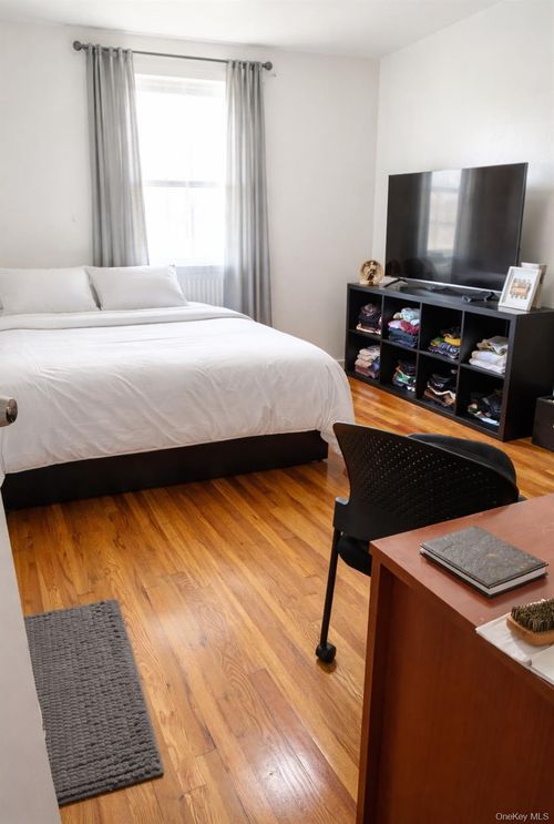 1106 E 58th St, Brooklyn, NY, 11234-2510 | Card Image