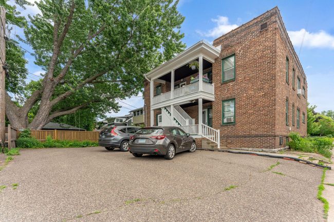 Off-street parking behind the building | Image 34
