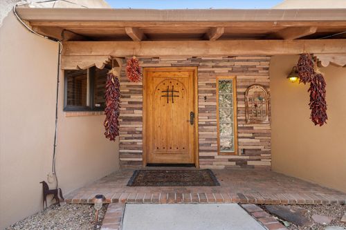 4068 Dietz Farm Cir Nw, Los Ranchos, NM, 87107-3104 | Card Image